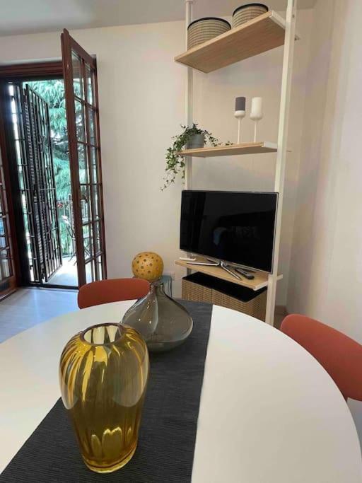 Grazioso Appartamento In Condominio Nel Verde Buccinasco Luaran gambar