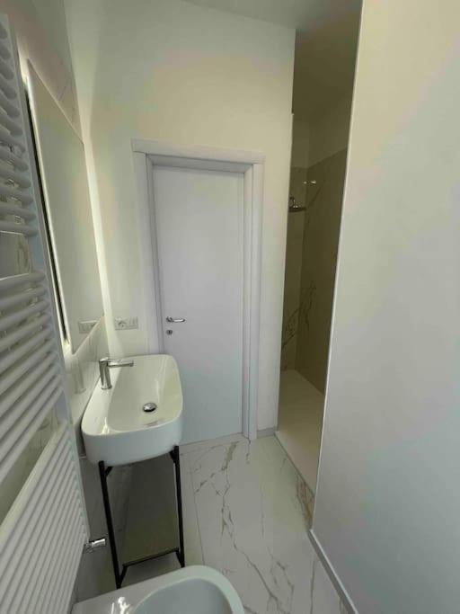 Grazioso Appartamento In Condominio Nel Verde Buccinasco Luaran gambar